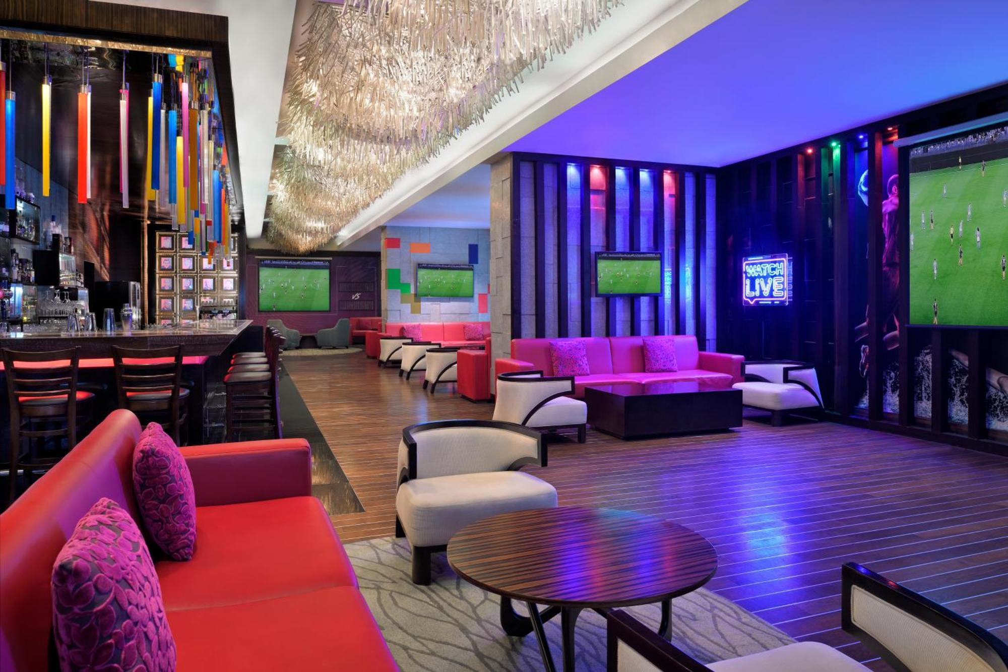Marriott Executive Apartments Al Jaddaf, Dubaj Exteriér fotografie The interior of the bar
