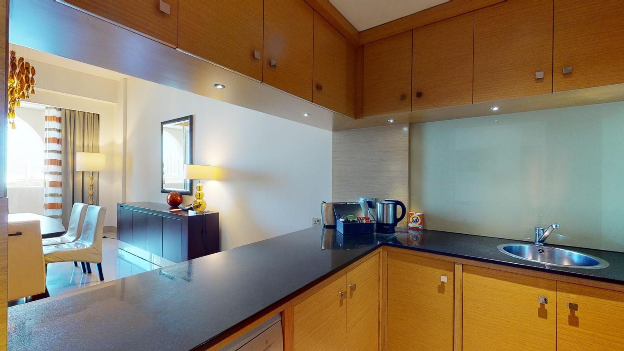 Marriott Executive Apartments Al Jaddaf, Dubaj Pokoj fotografie A typical kitchen in a serviced apartment