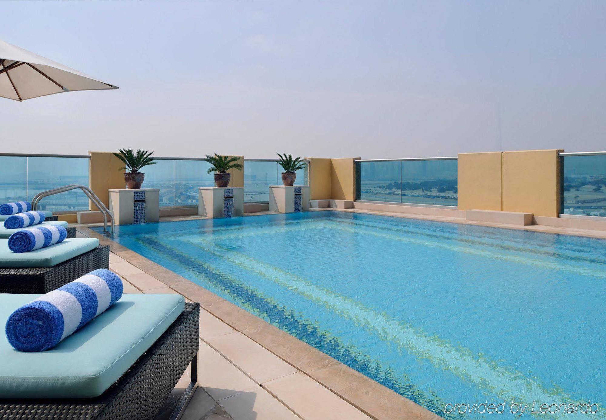 Marriott Executive Apartments Al Jaddaf, Dubaj Exteriér fotografie Rooftop pool